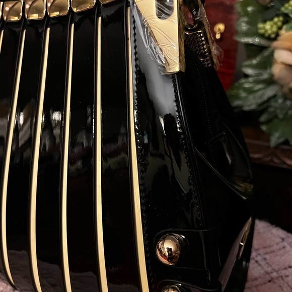 🌹BEVERLY HILLS LEATHER PATENT FINISH🌹VERY RICH - Picture 8 of 10